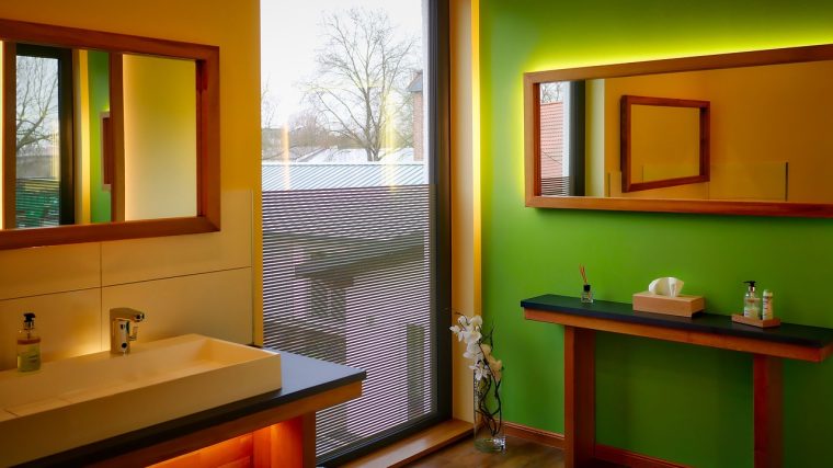 peindre le carrelage pour un avant et après spectaculaire pour Relooker votre salle de bain.
