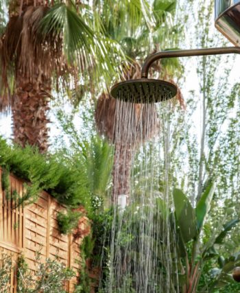 bien choisir et installer des Douches extérieures piscine 