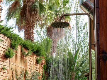 bien choisir et installer des Douches extérieures piscine 